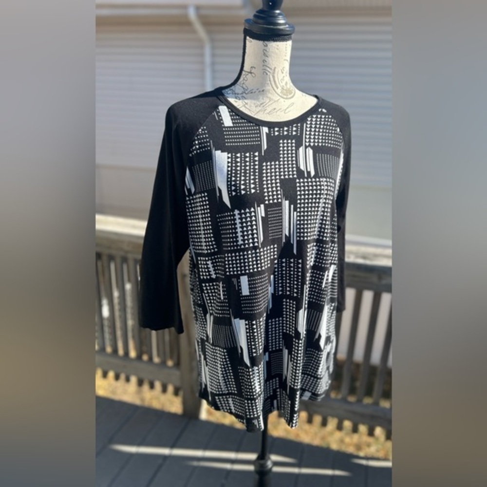 Lularoe Randy Black White Geometric Matrix Baseball Raglan Shirt XL​​